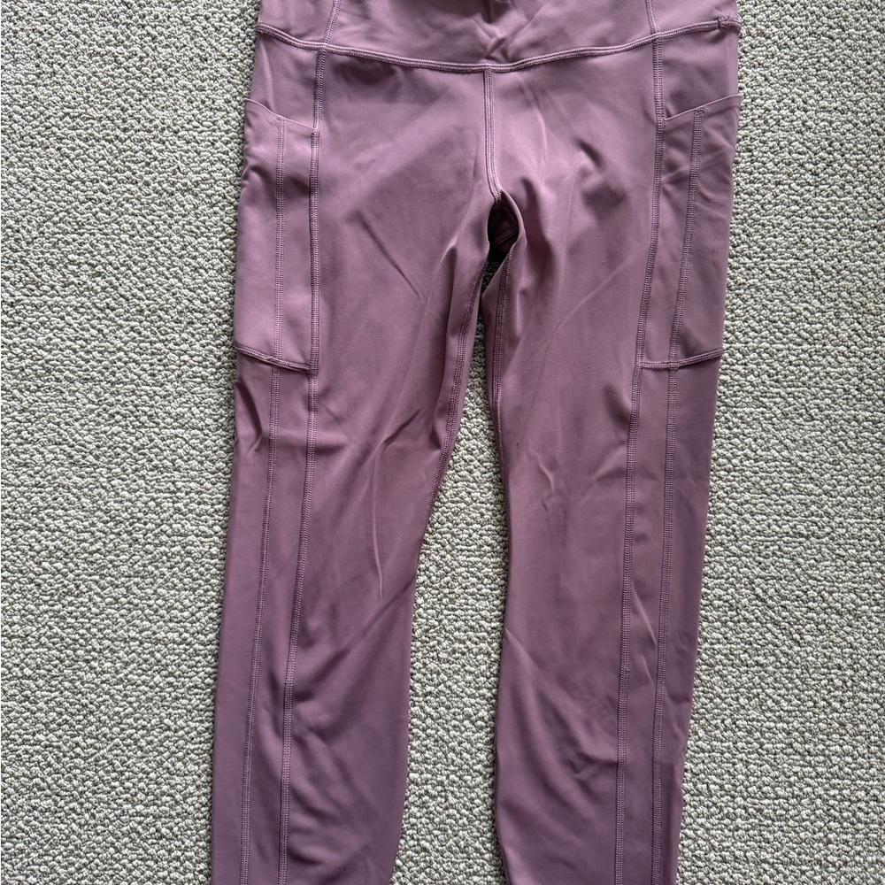 Athleta Ultimate stash 7/8 Mauve/ light purple crop Leggings